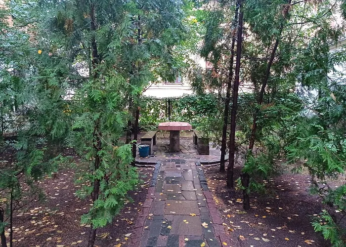 Cozy & Bright 1 Bedroom Apartment With Park Nearby - Free Parking, Central Riga, Up To 5 Guests